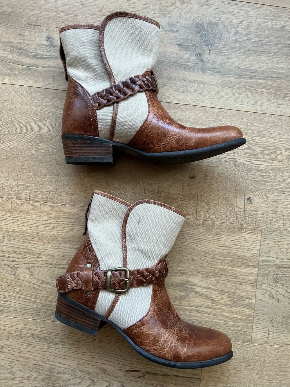 Ariat Two-Tone Braided Buckle Western Ankle Boots - Brown/Cream size 8.5